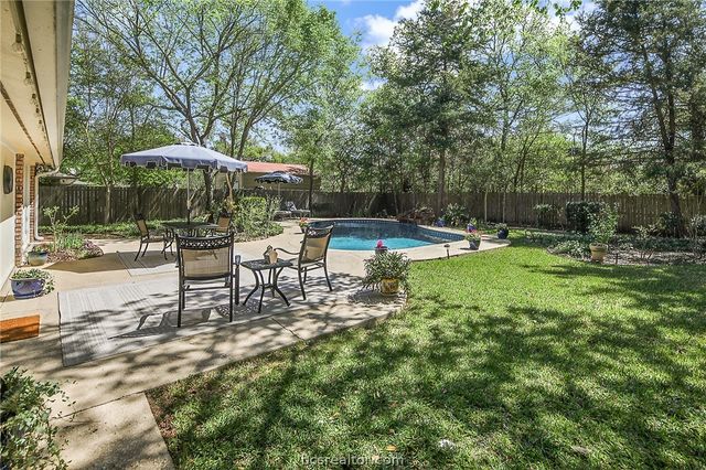 1104 Carmel Court, College Station, TX 77845
