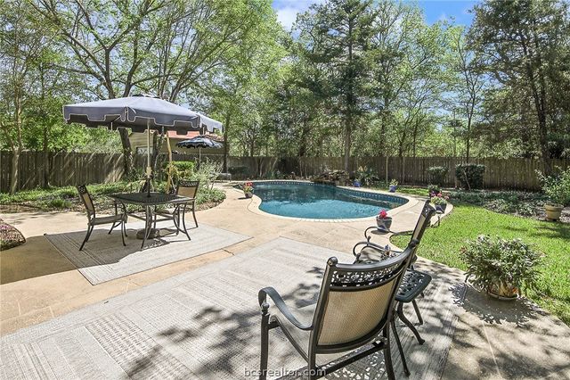1104 Carmel Court, College Station, TX 77845