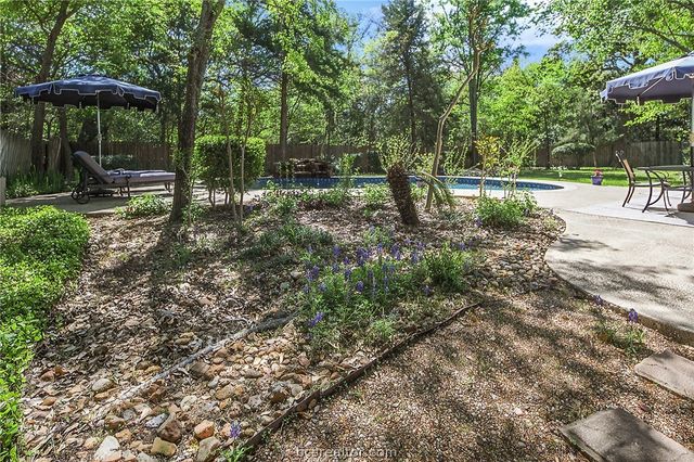 1104 Carmel Court, College Station, TX 77845