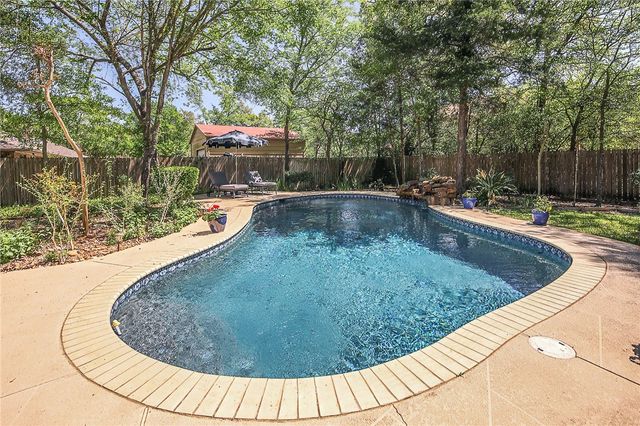 1104 Carmel Court, College Station, TX 77845