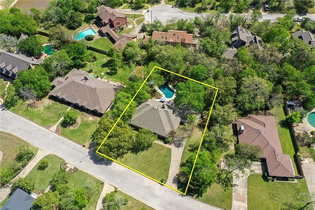 1104 Carmel Court, College Station, TX 77845