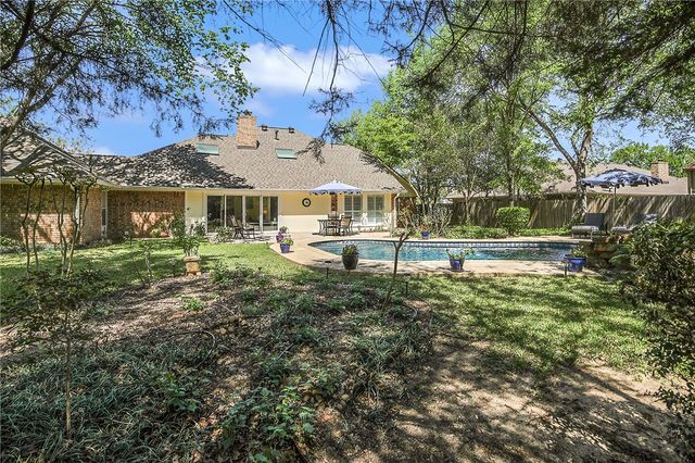 1104 Carmel Court, College Station, TX 77845