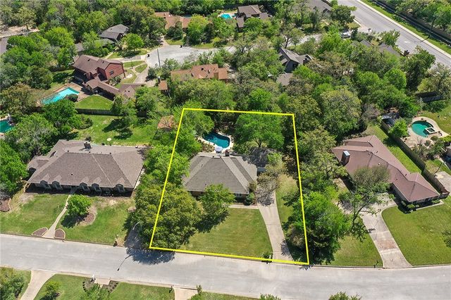 1104 Carmel Court, College Station, TX 77845