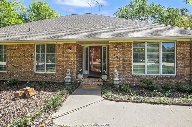 1104 Carmel Court, College Station, TX 77845