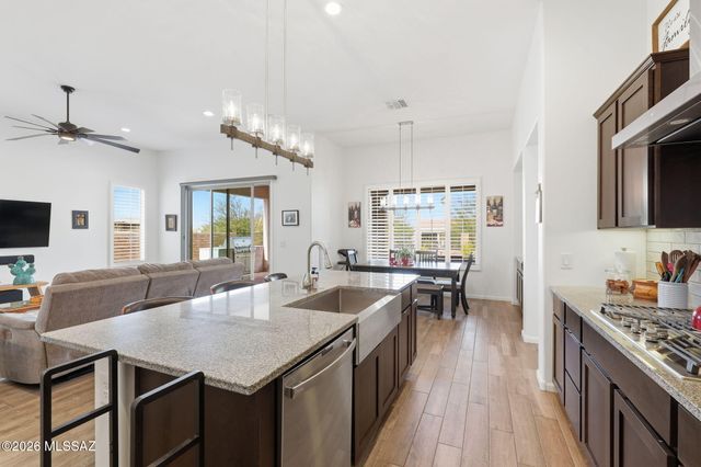 2475 E Rolling Meadow Lane, Green Valley, AZ 85614