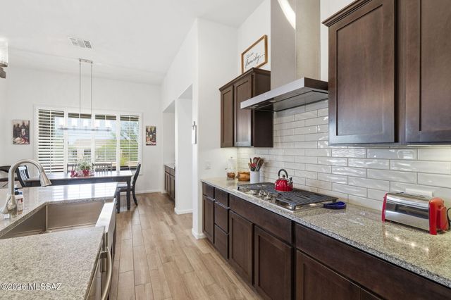 2475 E Rolling Meadow Lane, Green Valley, AZ 85614