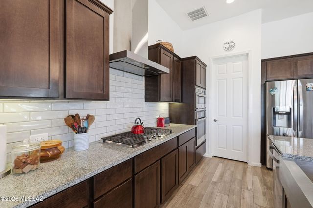 2475 E Rolling Meadow Lane, Green Valley, AZ 85614