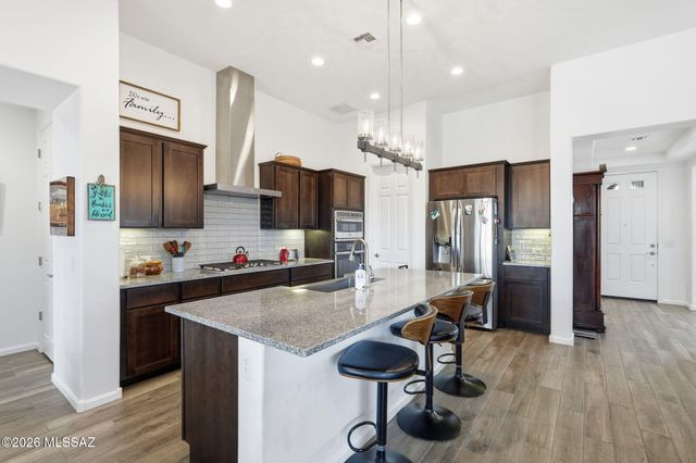 2475 E Rolling Meadow Lane, Green Valley, AZ 85614