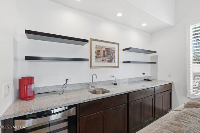 2475 E Rolling Meadow Lane, Green Valley, AZ 85614