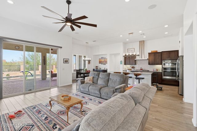 2475 E Rolling Meadow Lane, Green Valley, AZ 85614