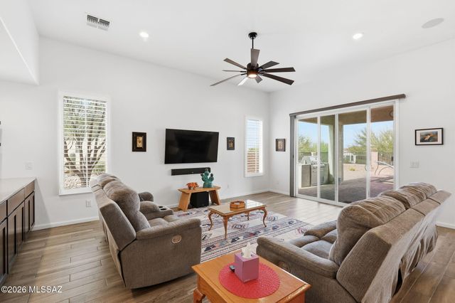 2475 E Rolling Meadow Lane, Green Valley, AZ 85614