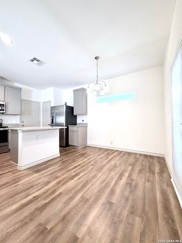 2045 Silver Oaks, San Antonio, TX 78213