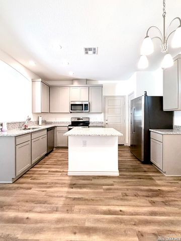 2045 Silver Oaks, San Antonio, TX 78213