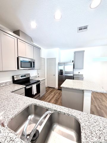 2045 Silver Oaks, San Antonio, TX 78213