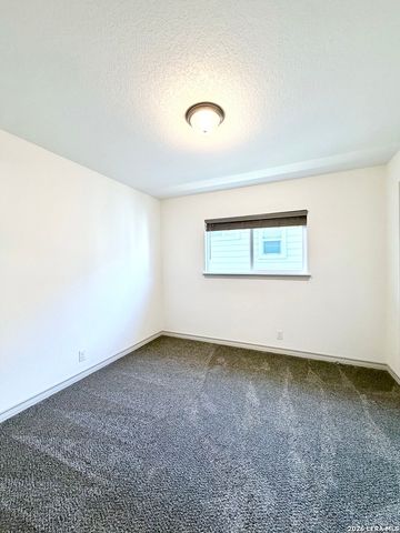 2045 Silver Oaks, San Antonio, TX 78213