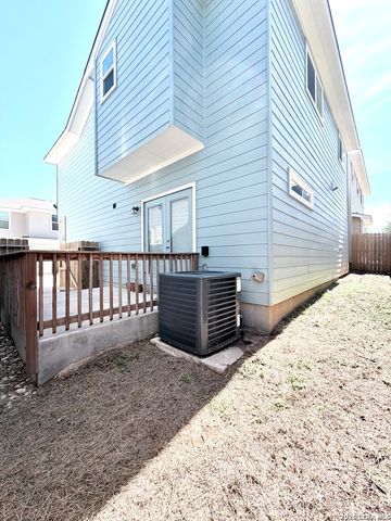 2045 Silver Oaks, San Antonio, TX 78213