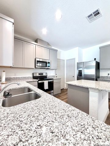 2045 Silver Oaks, San Antonio, TX 78213