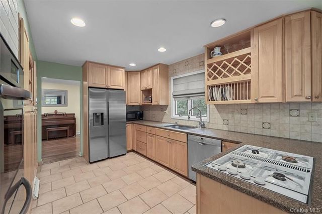 28 River Road, Suffern, NY 10901