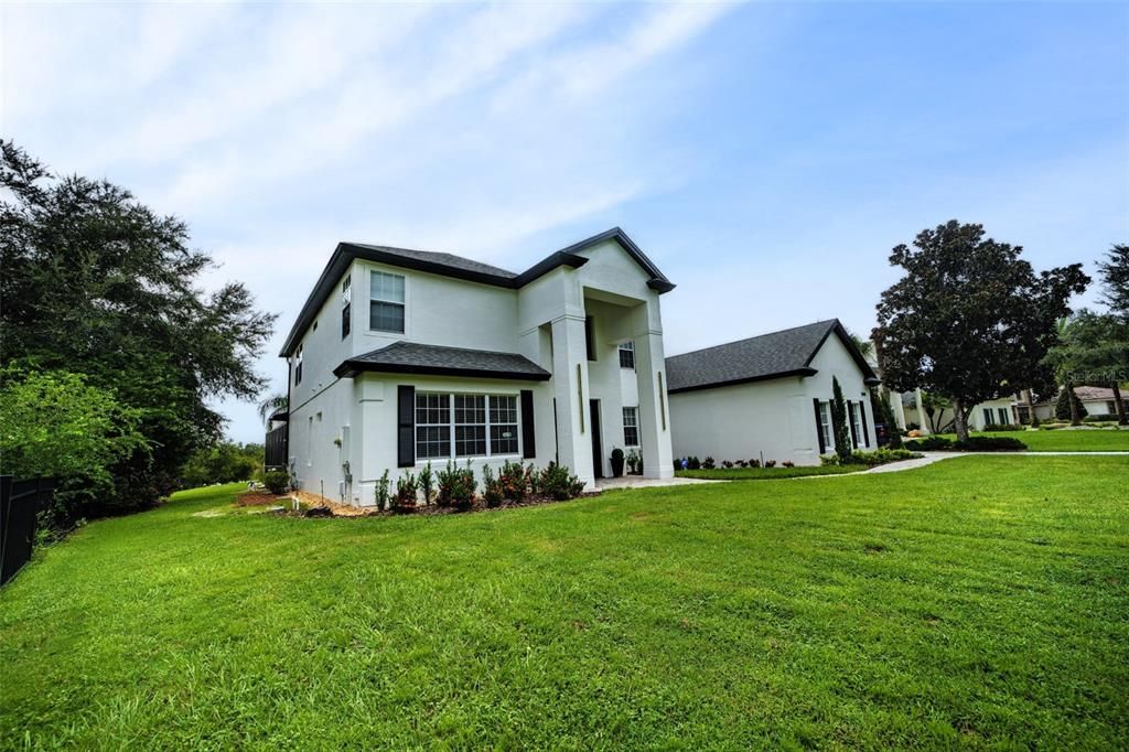 Image 5 of property listing at 13048 LAKE ROPER CT., Windermere, FL 34786