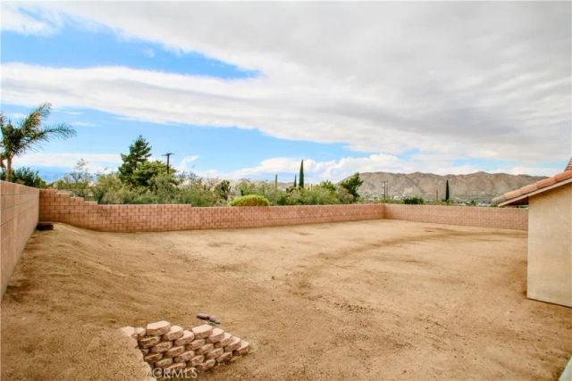 7772 Grand Avenue, Yucca Valley, CA 92284