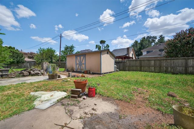 2918 Stoney Wood Drive, Houston, TX 77082