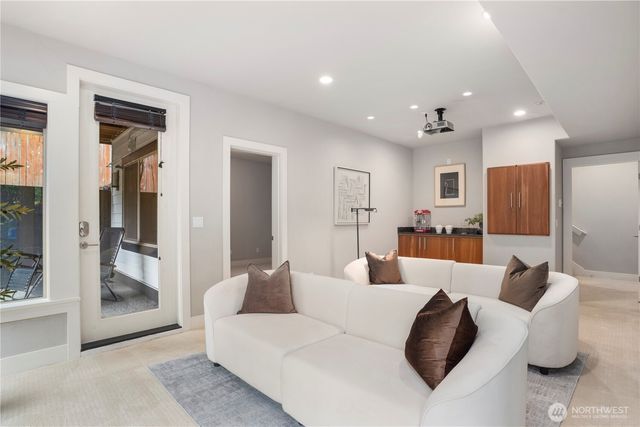 1540 Kirkland Avenue, Kirkland, WA 98033