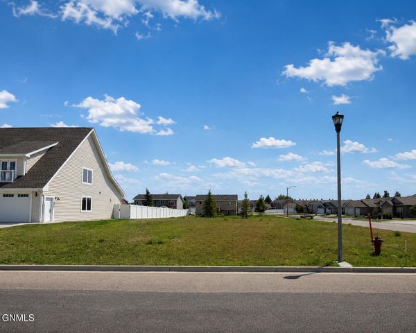 203 Lennox Drive, Bismarck, ND 58504 property photo