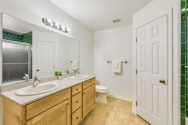 100 Acorn TRL, Cedar Creek, TX 78612