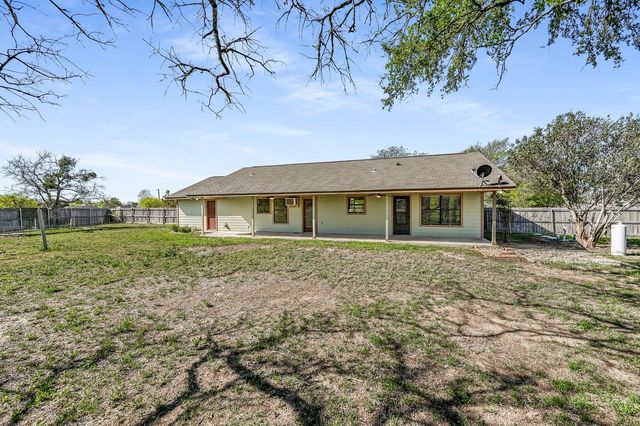 100 Acorn TRL, Cedar Creek, TX 78612