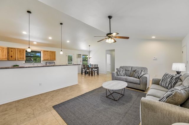 100 Acorn TRL, Cedar Creek, TX 78612