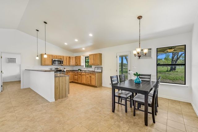 100 Acorn TRL, Cedar Creek, TX 78612