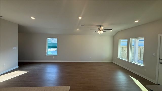 106 Kokomo Ct, Rockport, TX 78382