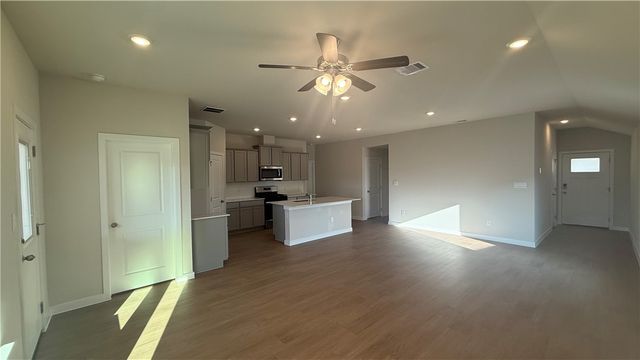 106 Kokomo Ct, Rockport, TX 78382