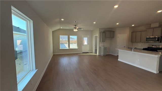 106 Kokomo Ct, Rockport, TX 78382