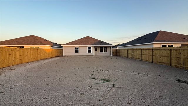 106 Kokomo Ct, Rockport, TX 78382