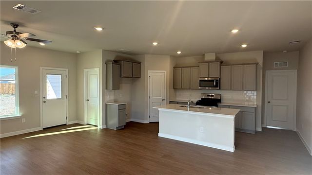 106 Kokomo Ct, Rockport, TX 78382