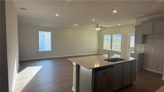 106 Kokomo Ct, Rockport, TX 78382