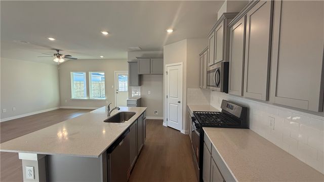 106 Kokomo Ct, Rockport, TX 78382