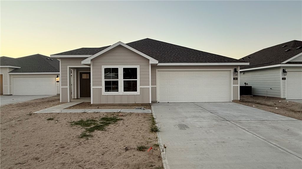 106 Kokomo Ct, Rockport, TX 78382