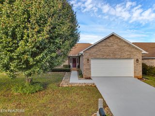 223 Royal Oaks Drive, Maryville, TN 37801