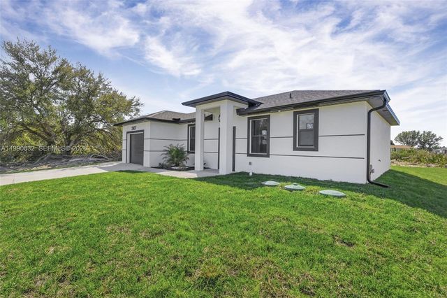 2807 74th Street W, Lehigh Acres, FL 33971