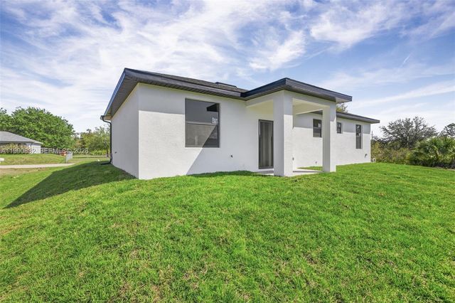 2807 74th Street W, Lehigh Acres, FL 33971
