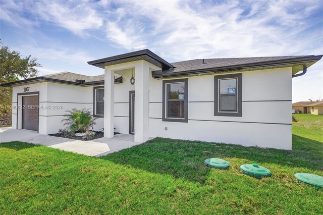 2807 74th Street W, Lehigh Acres, FL 33971