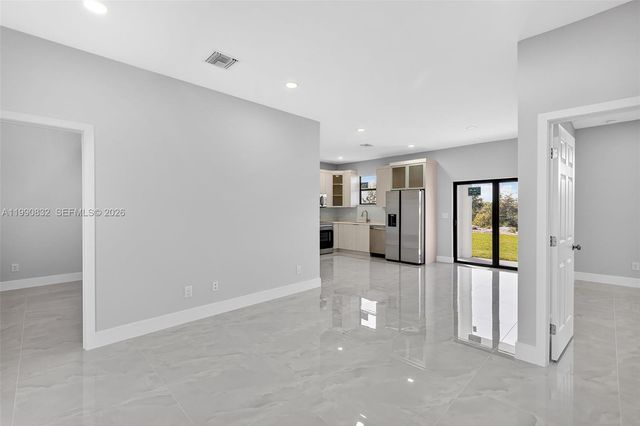2807 74th Street W, Lehigh Acres, FL 33971