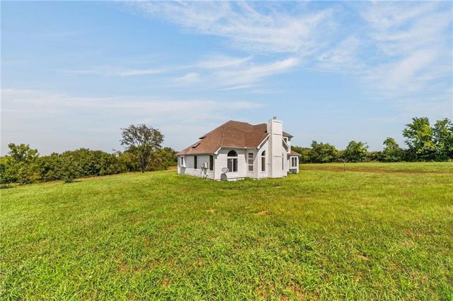 1910 600th Road, Kingsville, MO 64061