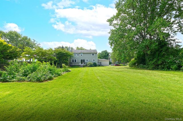 6 Duquesne Drive, Greenlawn, NY 11740