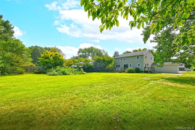6 Duquesne Drive, Greenlawn, NY 11740