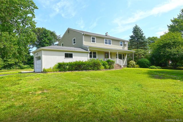 6 Duquesne Drive, Greenlawn, NY 11740