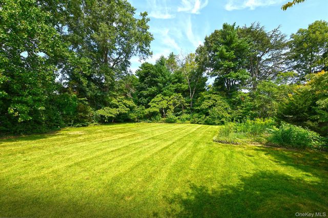 6 Duquesne Drive, Greenlawn, NY 11740