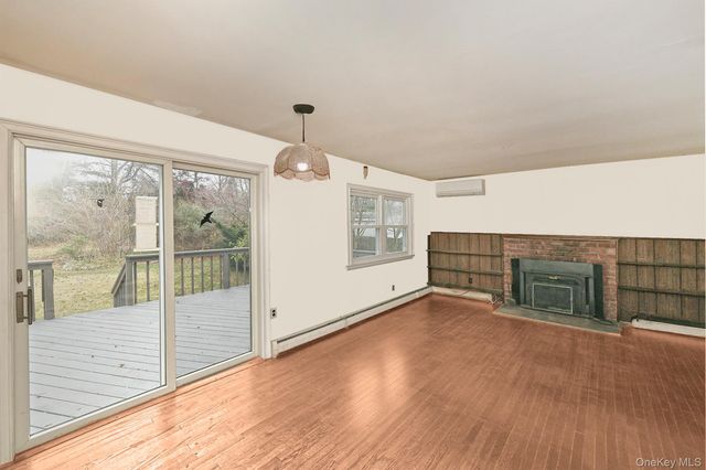 6 Duquesne Drive, Greenlawn, NY 11740
